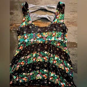 🖤🌺🍃JUST GINGER Black Floral Tank Top Bow🎀Details